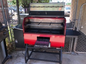 Notice the silver griddle pulled out pf the bottom red panel.